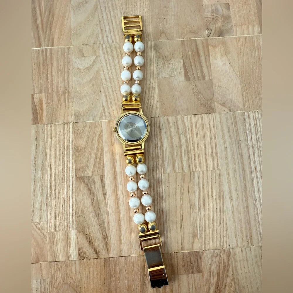 Vintage becora ladies gold tone fashion pearl bracelet watch NEW BATTERY
